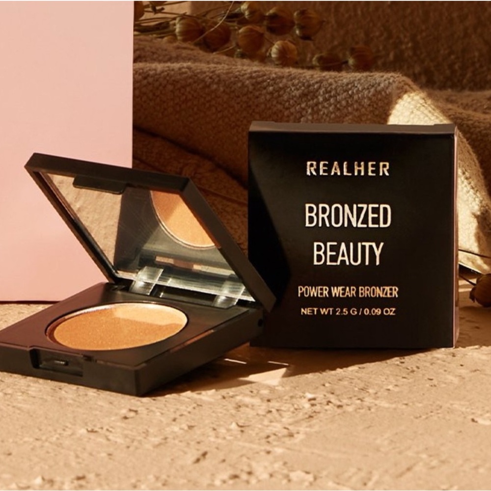 NIB - RealHer Bronzed Beauty Power Wear Bronzer